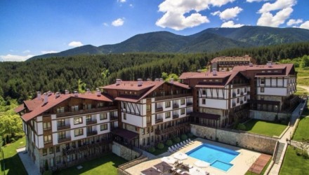 Стилно студио с тераса в планински комплекс с басейн и SPA зона